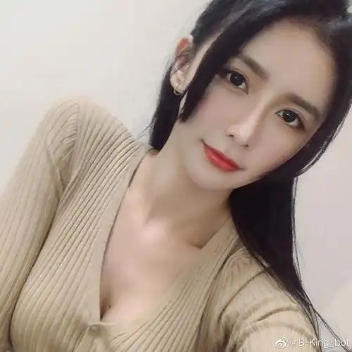 蔡卓宜长了一张氧气女孩的甜美脸,但其实,她身材火辣的很!