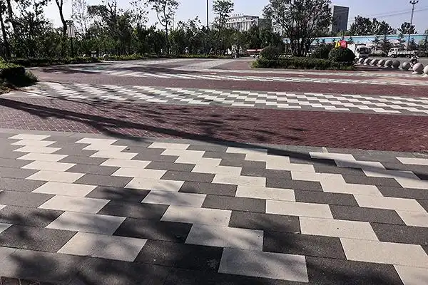 陶瓷透水砖铺装——公园篇__凤凰网