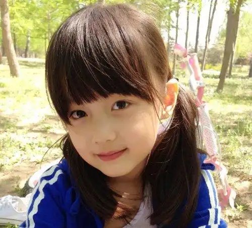 12岁女生怎么做发型超萌超简单 校园女生发型做法别紧张随意些更好