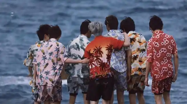 时代少年团三亚玩沙滩排球路透#时代少年团团综录制最新路透,海边屯