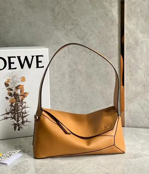 loewepuzzlehobo腋下包经典焦糖