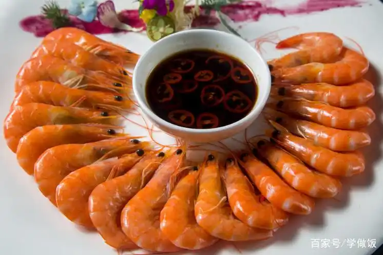 白灼虾,摆宴席时的必备菜色之一