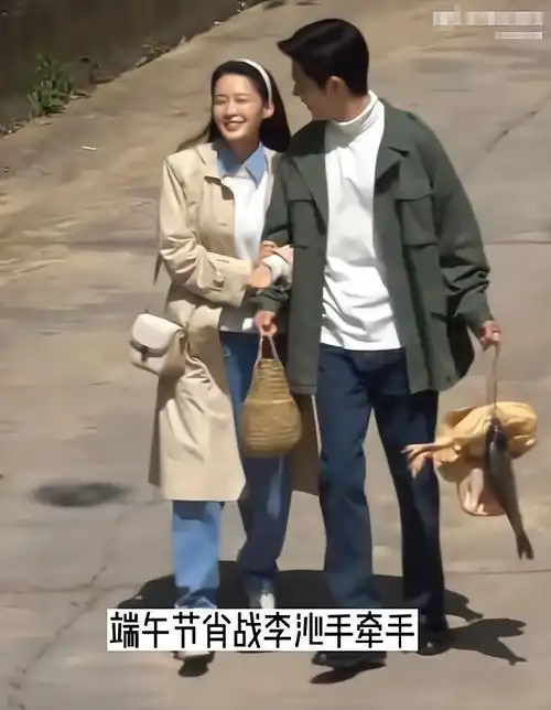 原来肖战的招牌式笑容对谁都适用李沁杨紫没有区别