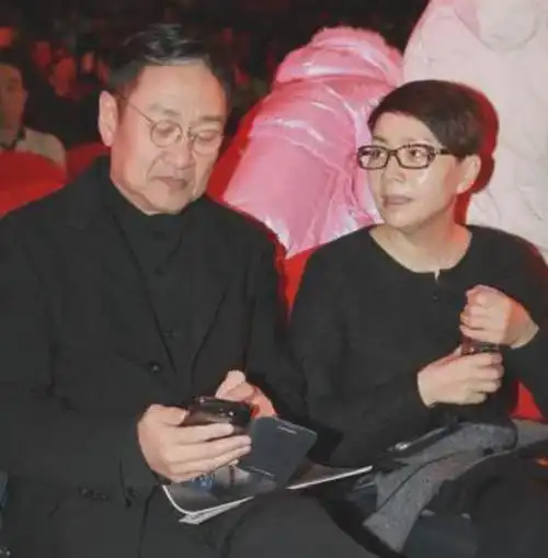 宋丹丹和老公赵玉吉吵架宋丹丹前脚刚走老公就把门反锁了