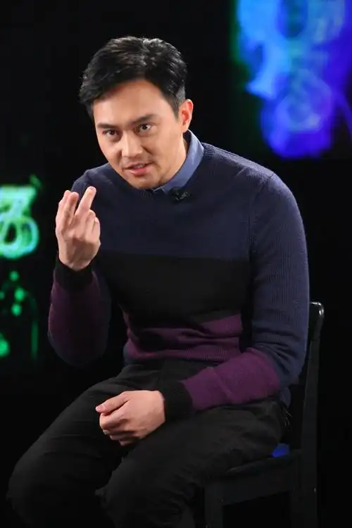 张智霖担任光影星主播 英俊大叔笑容憨厚可爱