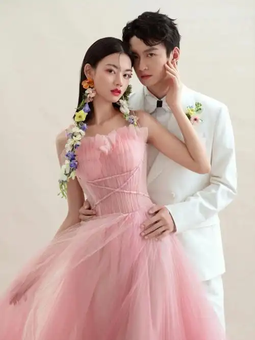 拍摄婚纱照大家总在强调纪实感其实无论哪种风格只要自己喜欢,就是最