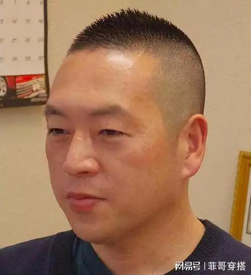 感的短发设计,让发型更富动感和自然风格,展现出成熟男士的魅力与品位