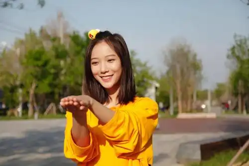 说起青年演员王珞丹凡事,她不仅长得很清纯,戏也演得不错.