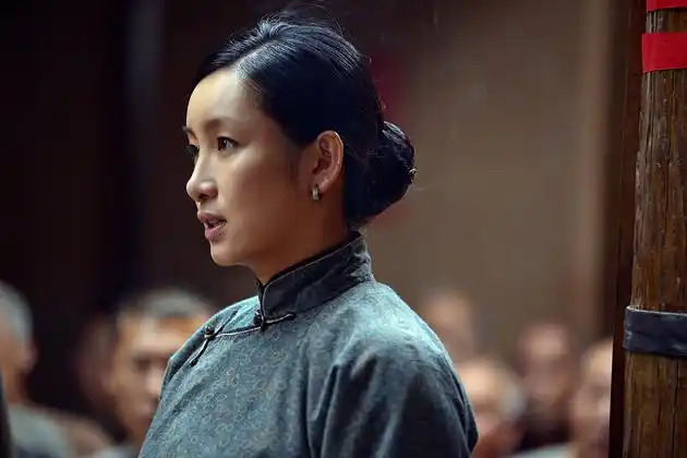 《白鹿原》热播 秦海璐家中产女自己剪脐带险遇难