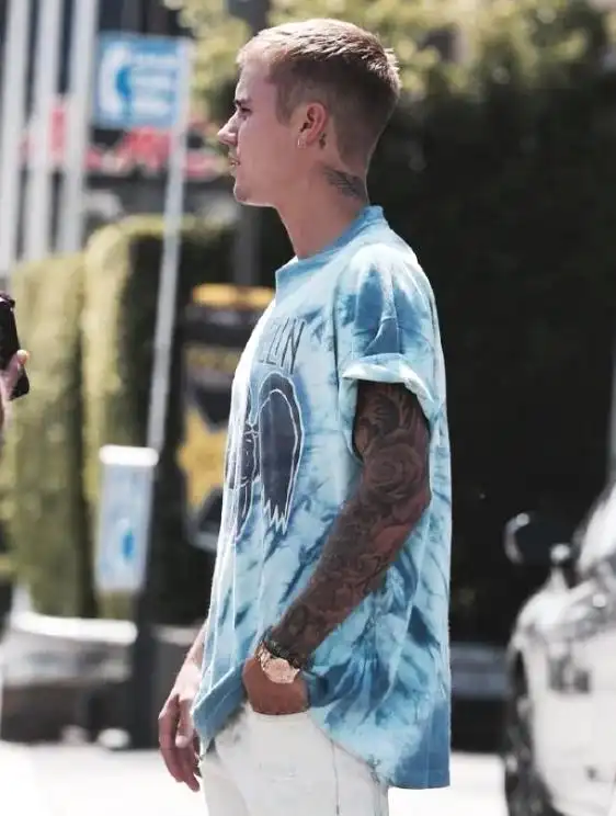 贾斯汀比伯婚后剪寸头重回美男子 帅出新高度!