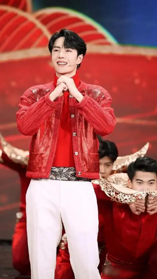 演员王一博帅气酷盖的红衣造型请看帅照