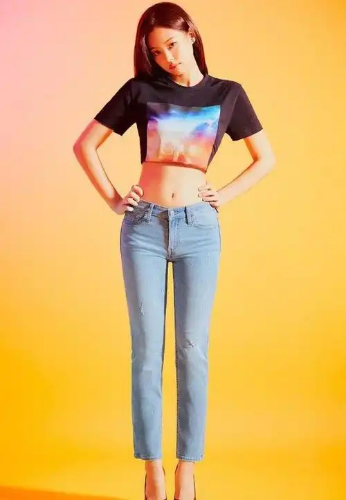 其实本身jennie体重就只有90斤,虽然身高只有163cm,但jennie的身材