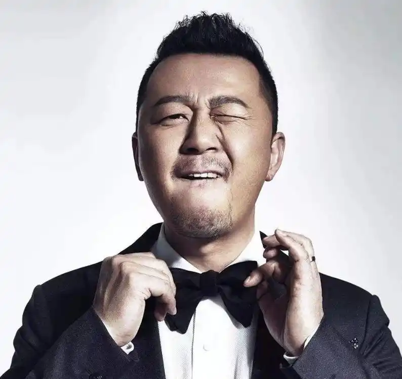 演员郭涛:娶小17岁重庆美女李燃,婚后生一儿一女,幸福美满