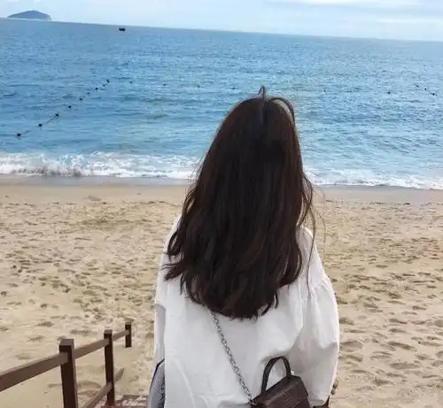 性格测试:选一张最悲伤的背影,测你未来媳妇是泼辣型还是温柔型_女生