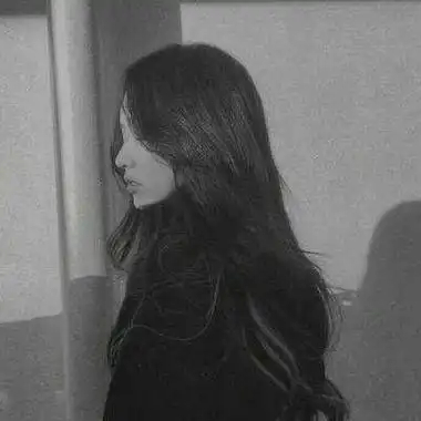 高清悲伤的黑白高冷女生qq头像图片女生霸气头像黑白高冷微信头像黑白