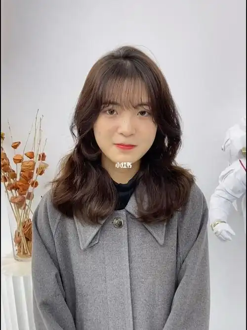 适合方脸的烫发发型简约法式烫大学生烫发