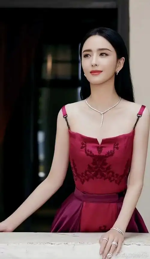 女神##女神佟丽娅##佟丽娅线下活动状态##宅男女神##性感女神##微博