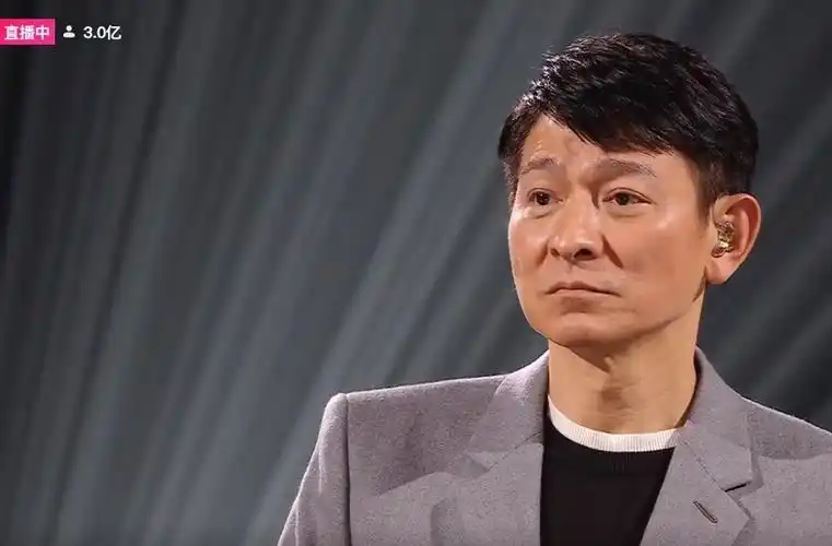 60岁刘德华抖音开演唱会,演唱会被搞砸,结尾时眼角含泪格局大_影视