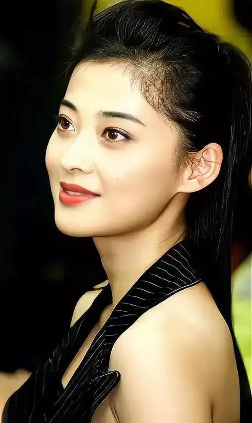 越老越有韵味的7位女星!要腰有腰,腿是美腿,个个都是人间极品