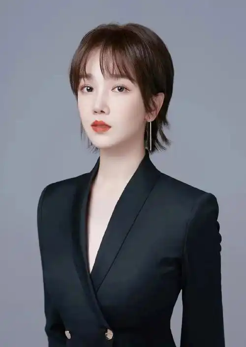 分手后的陈小纭为何每次造型都能被热议不断