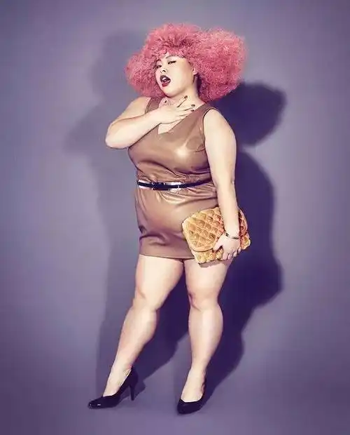 大家看到她的照片就应该明白小编上面说的话了,她的身材在一些女生看