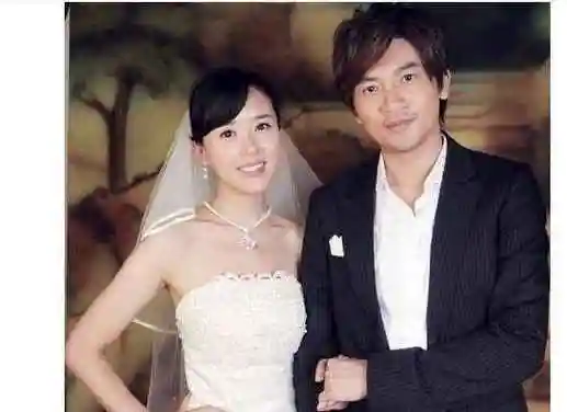 苏有朋隐婚15年,妻子曝光,网友:难怪当初不娶林心如