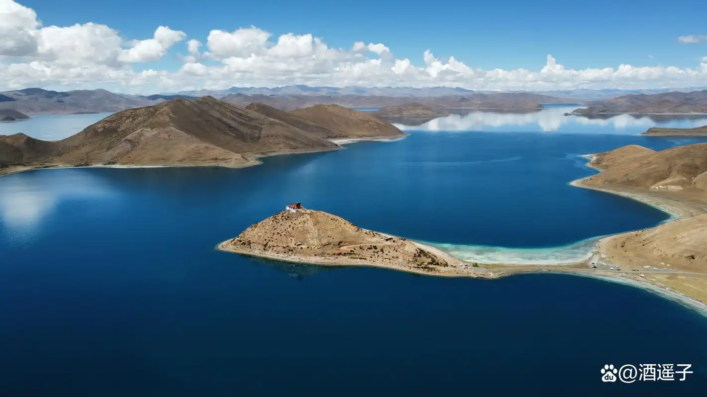 羊卓雍措湖中小岛