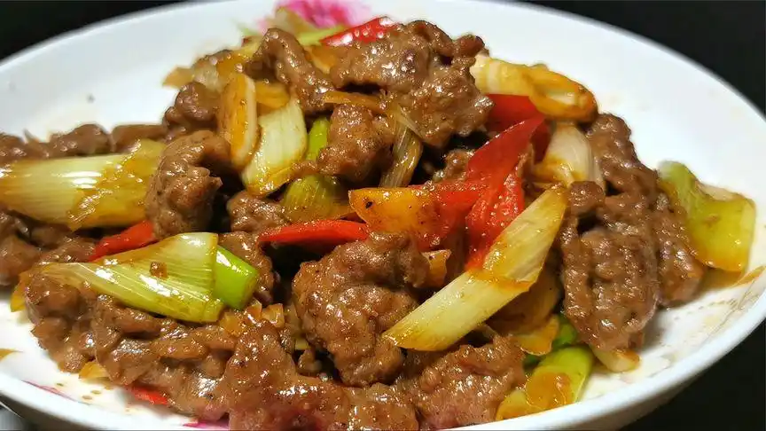 葱爆牛肉怎样做才鲜嫩不柴,葱香浓郁,大厨教你技巧,3分钟学会