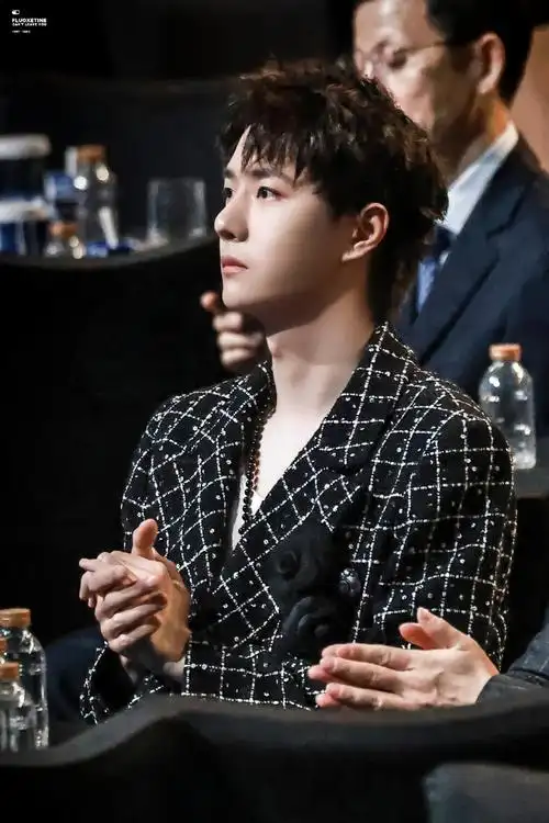 王一博 爱奇艺尖叫之夜#@uniq-王一博