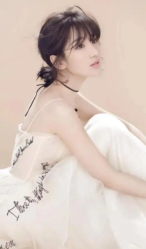 回顾:出生被扔破烂堆,出名遭生父勒索五千万,毛晓彤简直太惨了