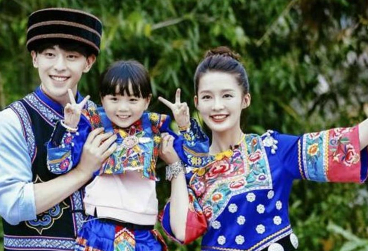 她们神似双胞胎,与邓伦合照却天差地别,网友,在一起