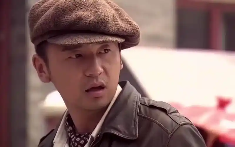 飞哥大英雄丁潇潇借机赖上梁飞梁飞理亏没办法这下只好乖乖请吃饭