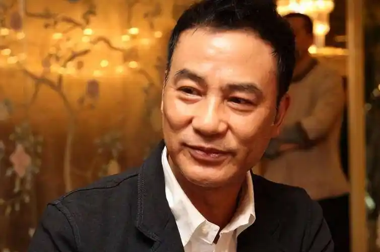 著名演员任达华:因爱不要孩子,50岁看到女儿时热泪盈眶_父亲_时候