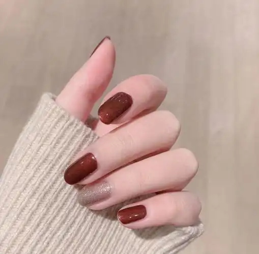 简约时髦的跳色美甲合集高级显白的跳色美甲都在这