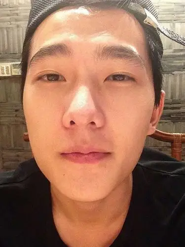 杨洋素颜照片曝光 男神杨洋素颜不忘放电