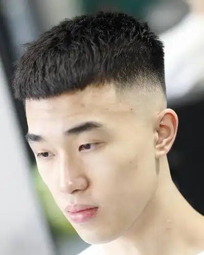 男生"两面剃光"发型有3种剪法?试试这些新造型,让你改头换面