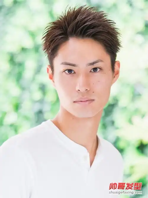 男生三七分短发发型 男人偏分发型图片(4)