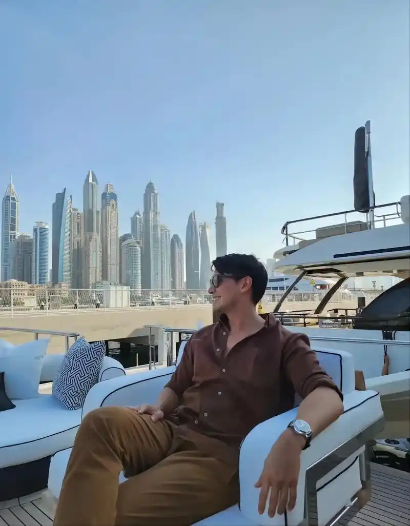 pong泰国男演员模特,1978年出生于泰国曼谷,中泰混血儿 - 抖音