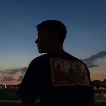 黑白男头像 孤独背影图片 男生头像图片大全 -【爱个性】