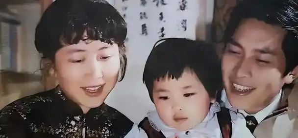 唐国强的名字无疑是家喻户晓的,他所饰演的"诸葛亮"形象深入人心.