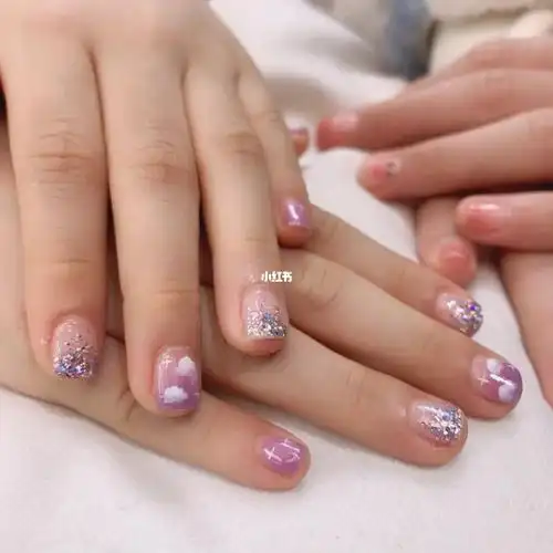 白云紫色美甲小女孩美甲