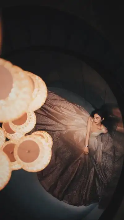 金色星光渐变裙,性感锁骨!太好看了吧!