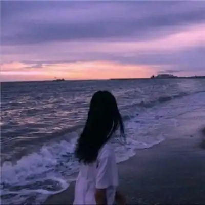 唯美女头背影或侧影 长发美女一个人伤感沉思