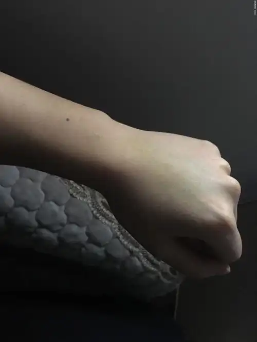 女生左手臂长了这颗痣代表什么 有什么寓意?