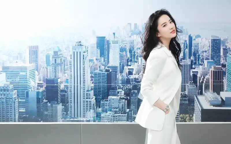 刘亦菲西装优雅高清桌面壁纸