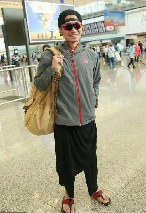 中年男人:尽量少穿低裆裤,多穿牛仔裤更显腿长,看刘德华就知道_身高