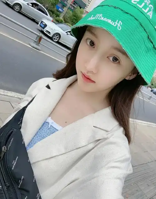 张馨比清新可人生活照图片310