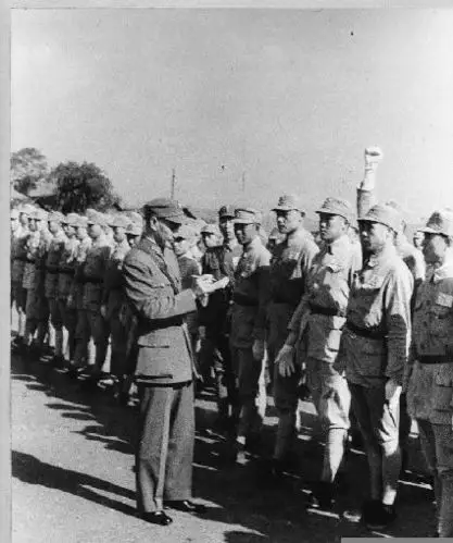 蒋介石罕见老照片大公开:微笑吐舌头