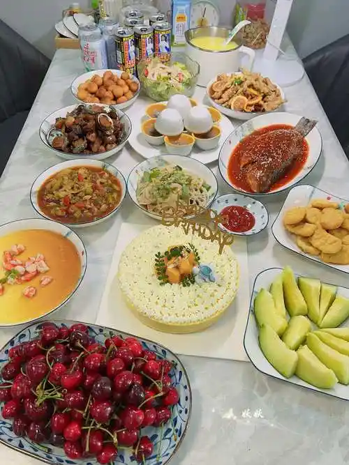 儿子过生日,老公亲自下厨做9菜1汤2甜点,成本不到200块,寒酸吗