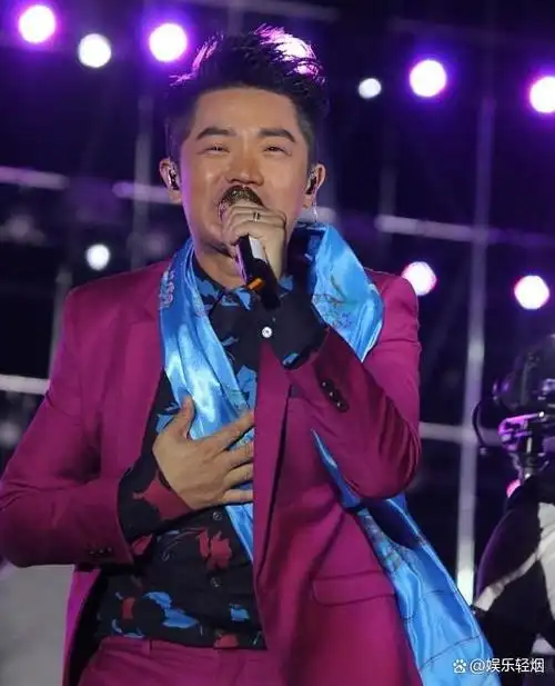 韩红说的没错收入对半分的凤凰传奇彻底走上了一条大道